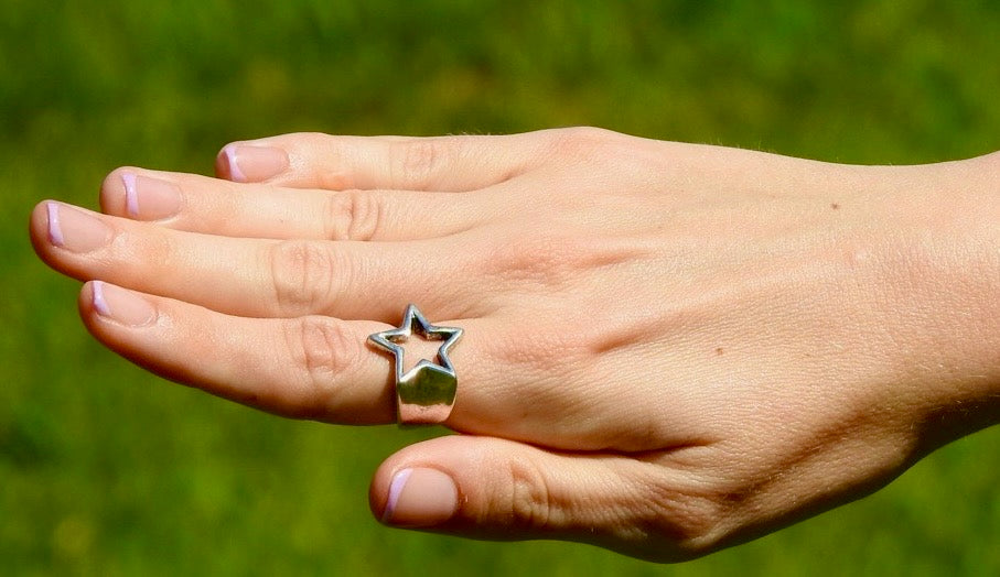 Silver or Gold Cutout Star Ring – Dainty Celestial Jewelry