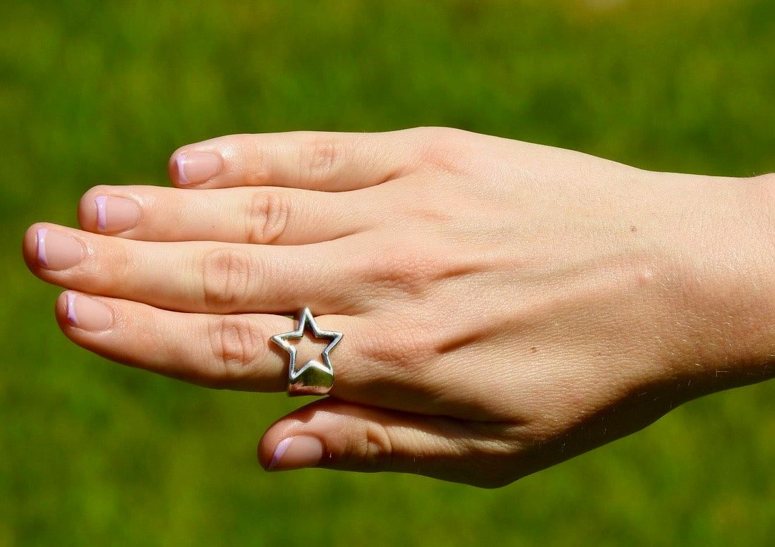 Silver or Gold Cutout Star Ring – Dainty Celestial Jewelry